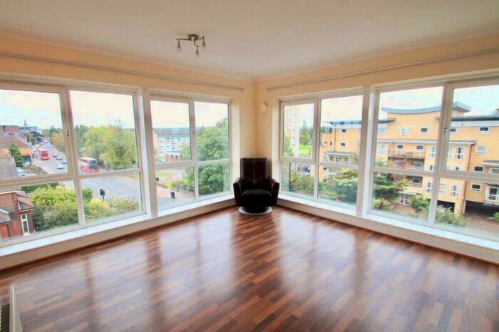 2 Bedroom Apartment To Rent In Masons Hill, Bromley, BR2