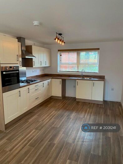 4 Bedroom Detached House To Rent In Greystone Walk, Cullompton, EX15