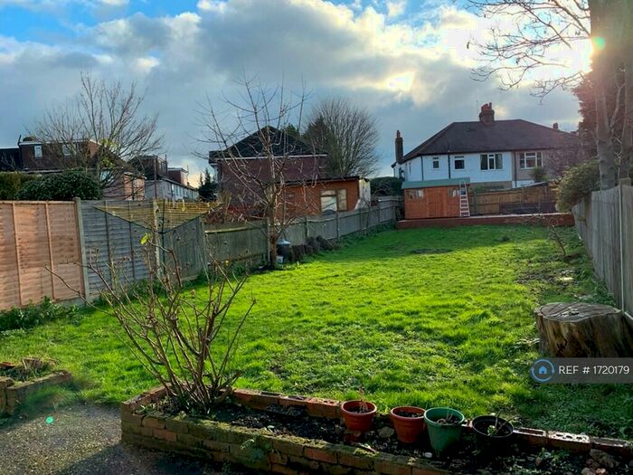 3 Bedroom Semi-Detached House To Rent In Mount Road, Mitcham, CR4