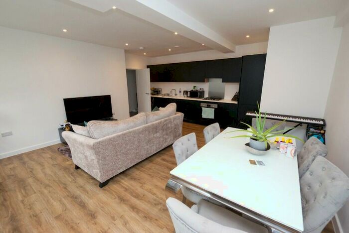 2 Bedroom Flat To Rent In Sheridan Terrace, Hove, East Sussex, BN3