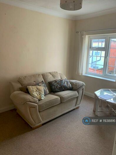 2 Bedroom Flat To Rent In Bear Lane, Farnham, GU9