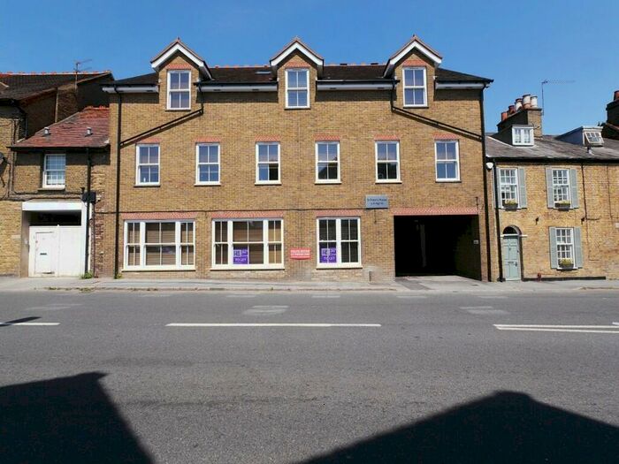 1 Bedroom Apartment To Rent In High Street, Iver, SL0
