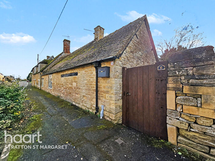 1 Bedroom Bungalow For Sale In The Street, Latton, SN6