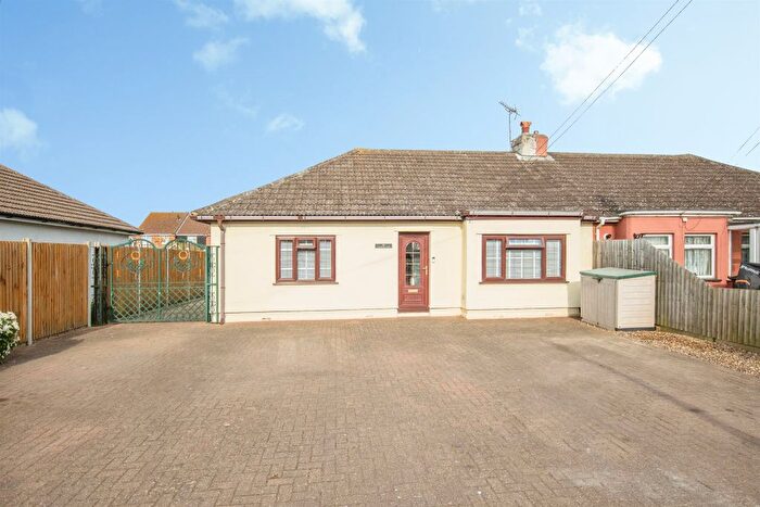 3 Bedroom Semi-Detached Bungalow For Sale In Jaywick Lane, Clacton-On-Sea, CO16