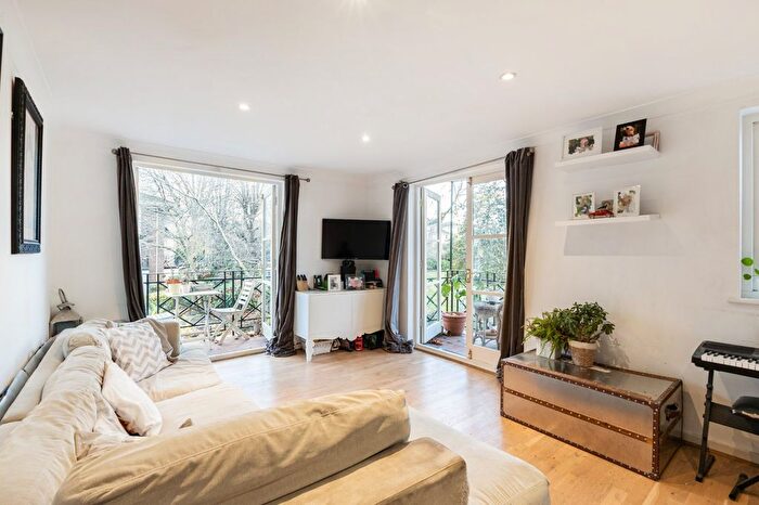 2 Bedroom Flat For Sale In Brompton Park Crescent, London, SW6