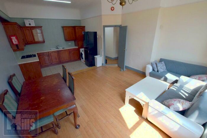 3 Bedroom Apartment To Rent In Glossop Road, Sheffield, S10