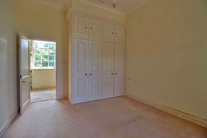 2 Bedroom Flat For Sale In Swallowfield Park, Swallowfield, Reading, RG7