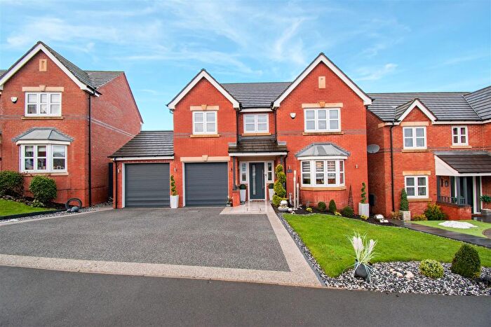 4 Bedroom Detached House For Sale In Aumonier Way, Alfreton, DE55