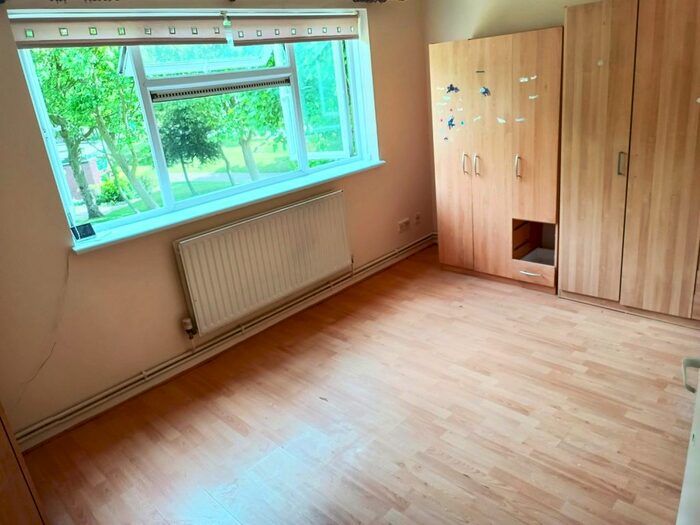 1 Bedroom Flat To Rent In Lascelles Close, Leytonstone, E11