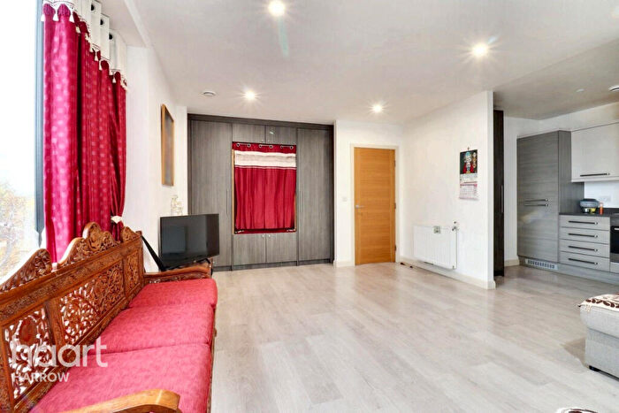 2 Bedroom Apartment For Sale In Alpine Road, London, NW9