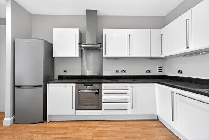 2 Bedroom Flat To Rent In Commercial Road, London, E1