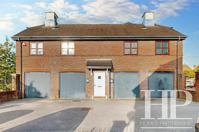 1 Bedroom Coach House For Sale In Holders Close, Billingshurst, RH14