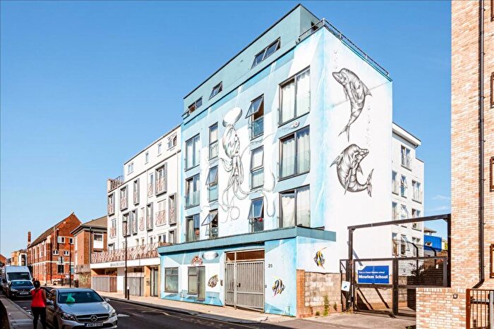 1 Bedroom Apartment To Rent In Mowlem Street, Bethnal Green, E2