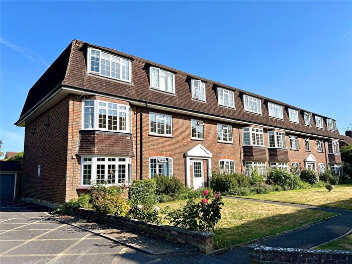 2 Bedroom Flat For Sale In Grosvenor Court, Guildford, Surrey, GU4