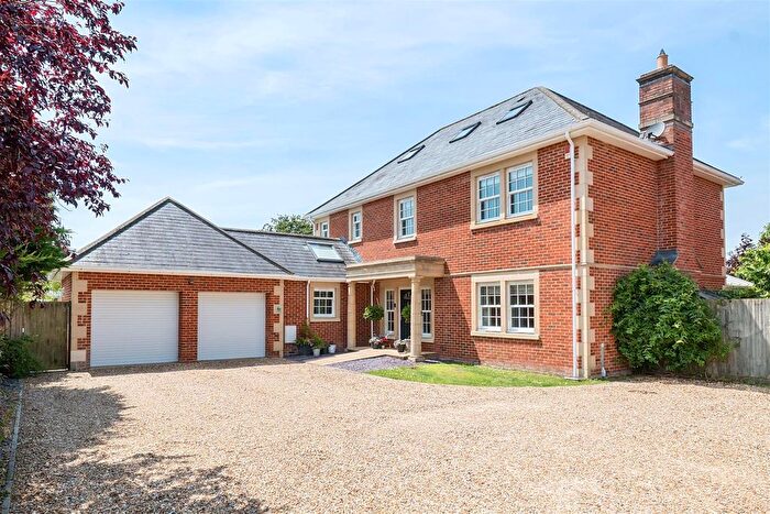 5 Bedroom Detached House For Sale In Hardenhuish Lane, Chippenham, SN14