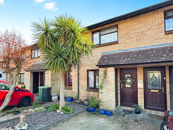 2 Bedroom Terraced House For Sale In Netley Abbey, Southampton, SO31