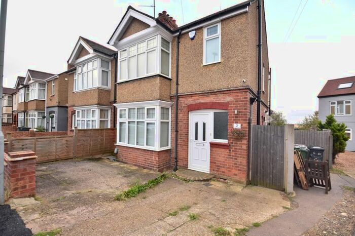 3 Bedroom End Of Terrace House To Rent In Devon Road, Luton LU2