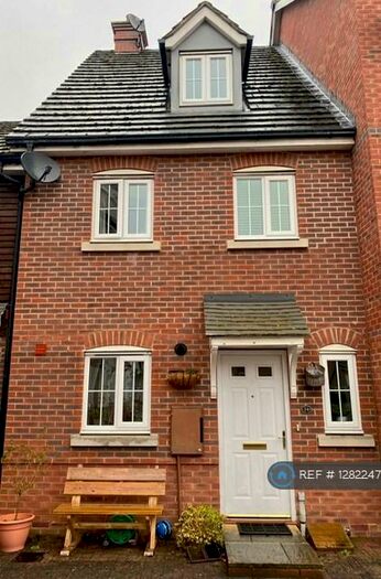 3 Bedroom Terraced House To Rent In De Port Gardens, Chineham, Basingstoke, RG24