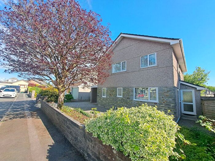 3 Bedroom Detached House For Sale In Chequetts Close, Callington, Cornwall, PL17