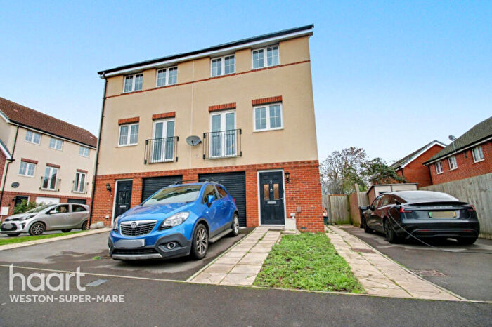 3 Bedroom Town House To Rent In Hay Grove, Weston-super-mare, BS23