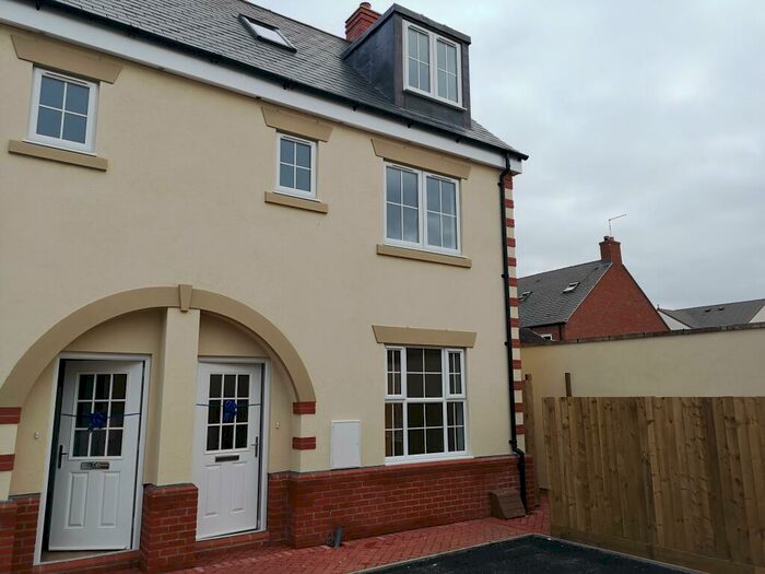 3 Bedroom House To Rent In Temple Street, Rugby, CV21