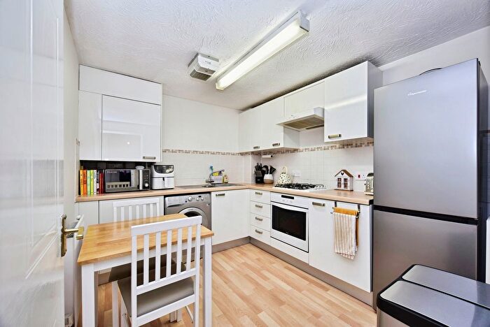 1 Bedroom Flat For Sale In Radnor Close, Maidstone, Kent, ME14