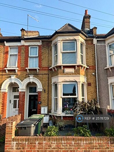 2 Bedroom Flat To Rent In Farley Road, London, SE6