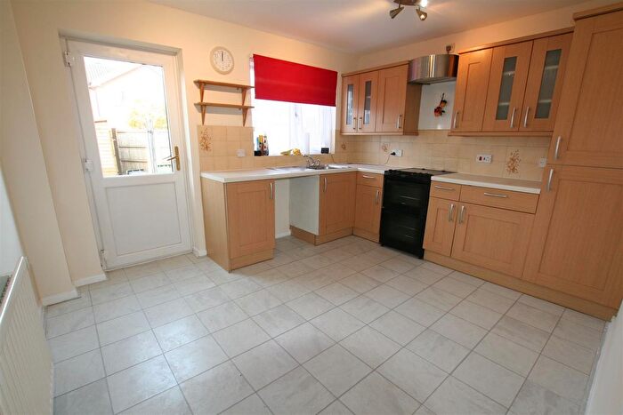 2 Bedroom End Of Terrace House To Rent In Thistle Close, Worcester, WR5