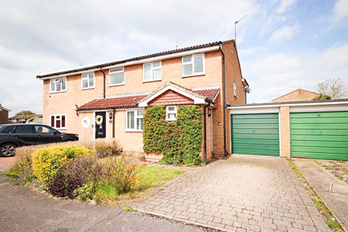 3 Bedroom Semi-Detached House For Sale In Purssell Close, Maidenhead, SL6