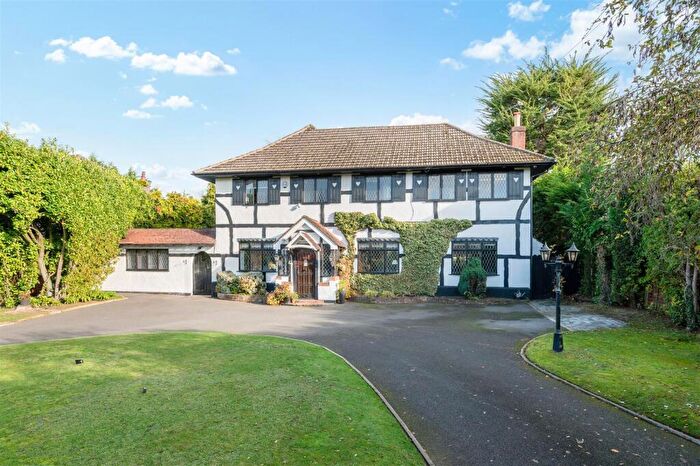 6 Bedroom Detached House For Sale In Longdown Lane North, Epsom, KT17