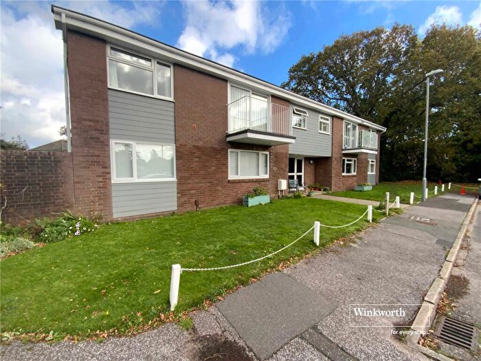 2 Bedroom Apartment For Sale In Mude Gardens, Mudeford, Christchurch, Dorset, BH23