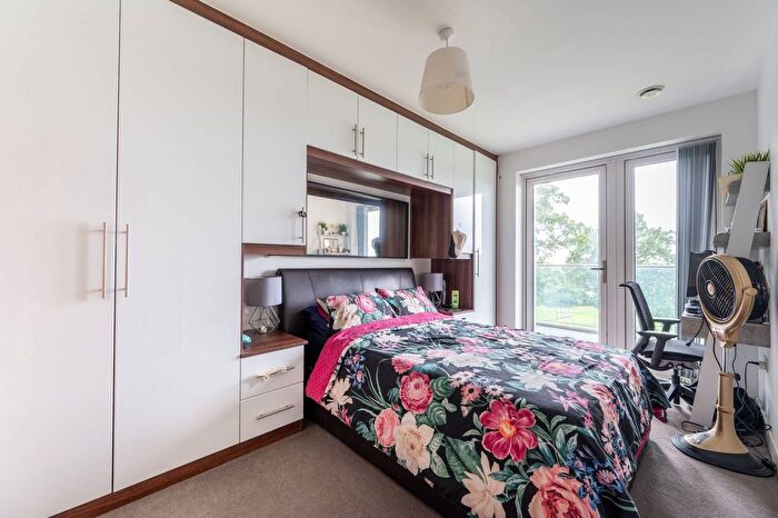 2 Bedroom Flat For Sale In Ridding Lane, Sudbury, Greenford, UB6