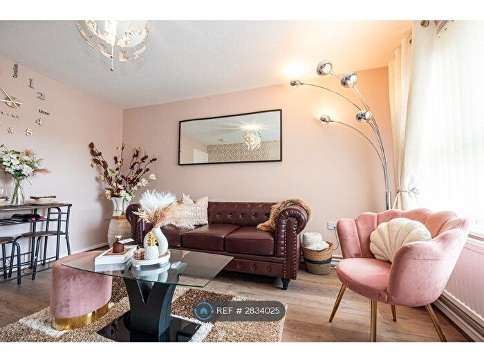 1 Bedroom Flat To Rent In Ellisland Walk, Manchester, M40