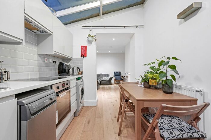 3 Bedroom Flat To Rent In Freegrove Road, Islington, N7