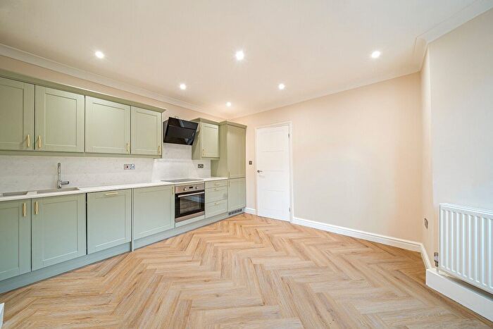 2 Bedroom Flat To Rent In Mosslea Road, Penge, London, SE20