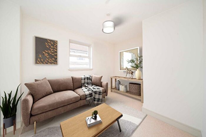 1 Bedroom Flat For Sale In Streatham High Road, Streatham, SW16