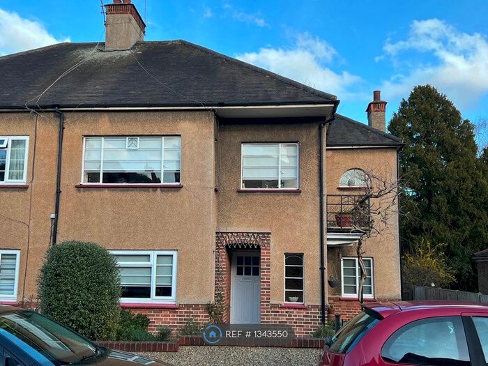 2 Bedroom Maisonette To Rent In Florence Drive, Enfield, EN2