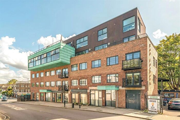 2 Bedroom Flat For Sale In Endwell Road, Brockley, SE4