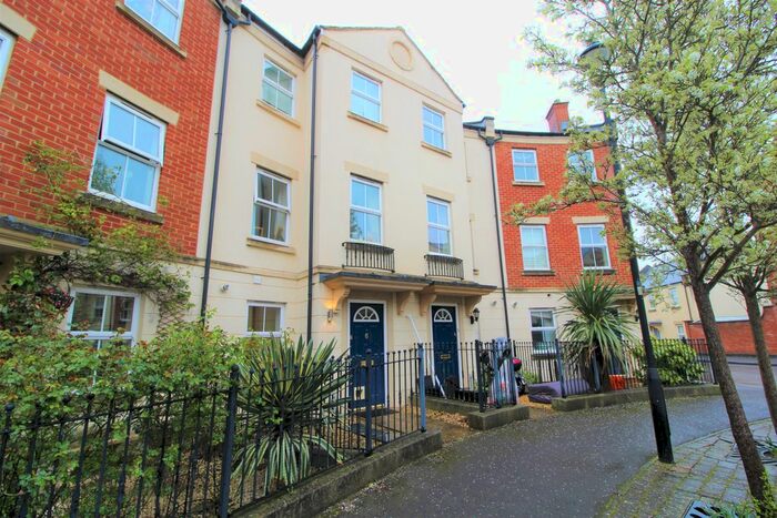 4 Bedroom Town House To Rent In Dowland Close, Swindon, SN25