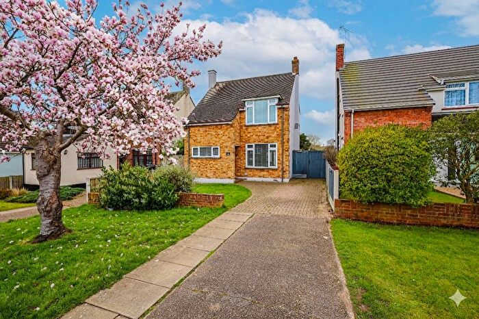 3 Bedroom Detached House For Sale In Nevern Road, Rayleigh, SS6