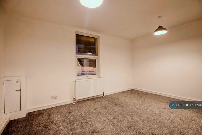 2 Bedroom Flat To Rent In Rye Lane, London, SE15