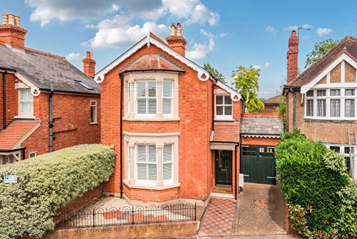 3 Bedroom Detached House For Sale In Dorchester Road, Weybridge, KT13