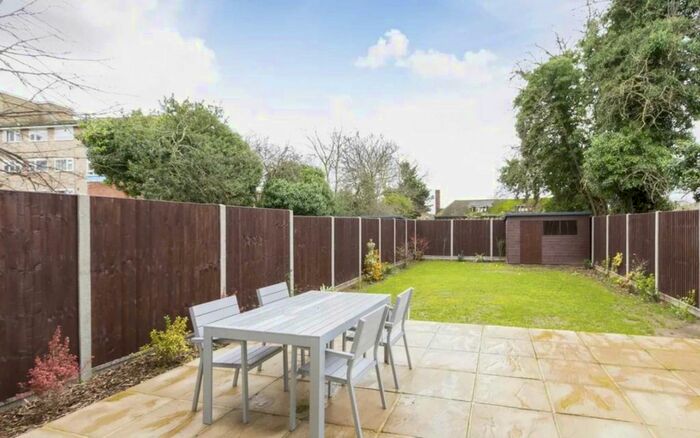 3 Bedroom Flat To Rent In Elm Avenue, London, W5