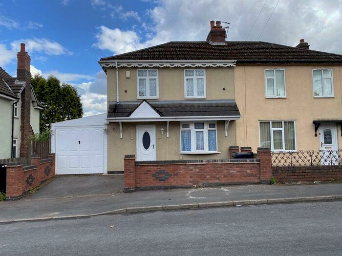 3 Bedroom Semi-Detached House To Rent In Cochrane Road, Dudley, DY2
