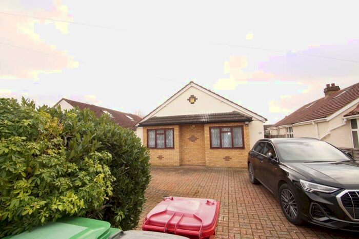 3 Bedroom Bungalow To Rent In Royston Way, SL1
