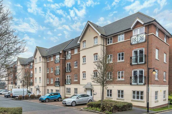 2 Bedroom Apartment To Rent In Viridian Square, Aylesbury, HP21