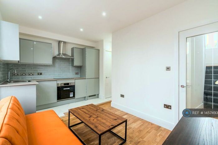 5 Bedroom Flat To Rent In Torriano Avenue, London, NW5