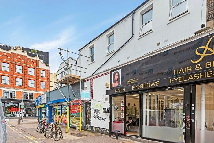 1 Bedroom Apartment For Sale In A Blenheim Grove, London, Greater London, SE15