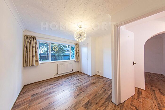 1 Bedroom Flat To Rent In Charlton Lodge, Temple Fortune Lane, Golders Green, NW11