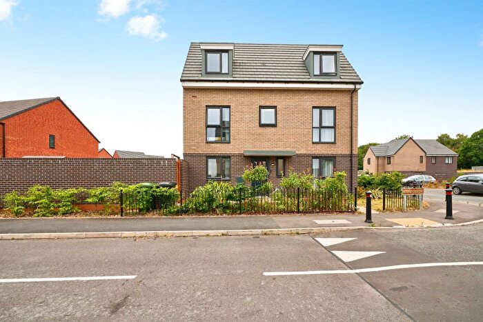 4 Bedroom Detached House For Sale In Rosehip Crescent, Walsall, WS3